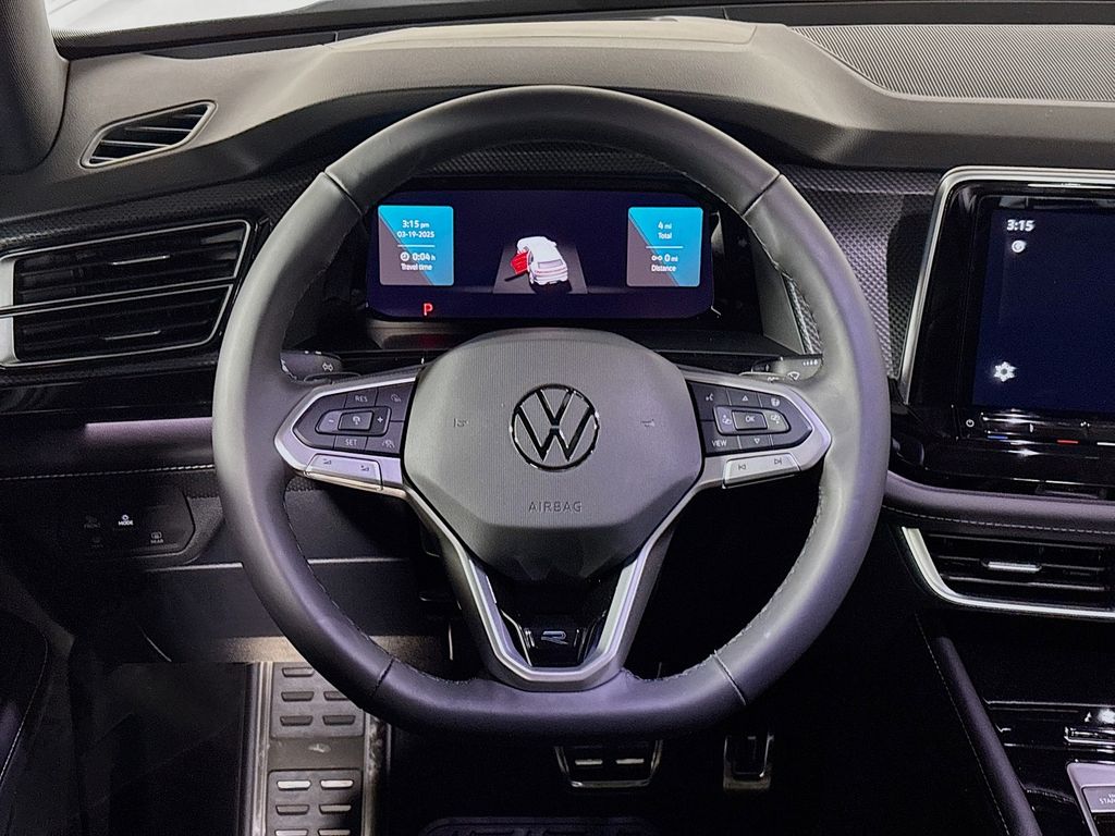 2025 Volkswagen Atlas Cross Sport SEL R-Line photo 13