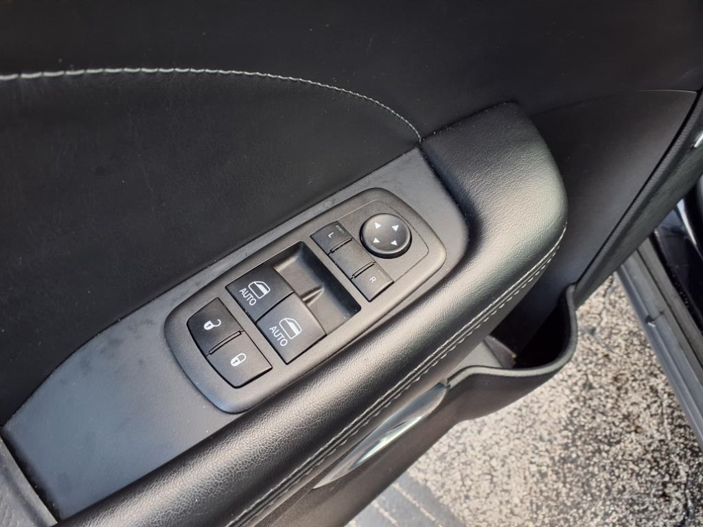 2022 Dodge Challenger SXT photo 8