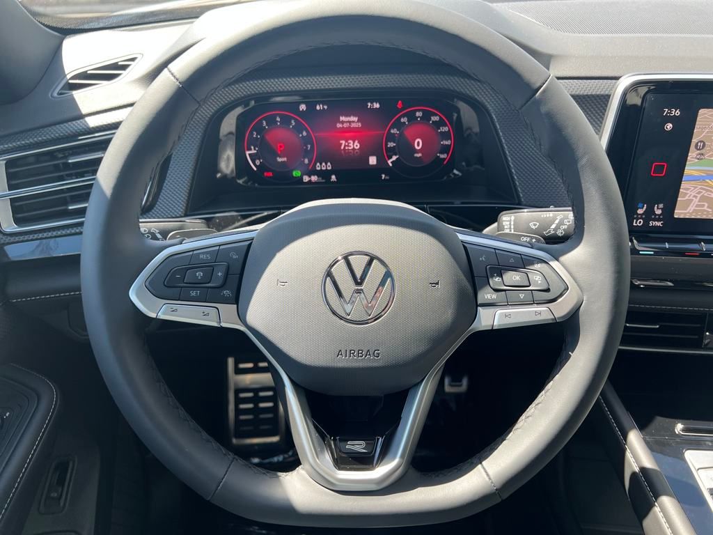 2025 Volkswagen Atlas Cross Sport SEL Premium R-Line photo 12