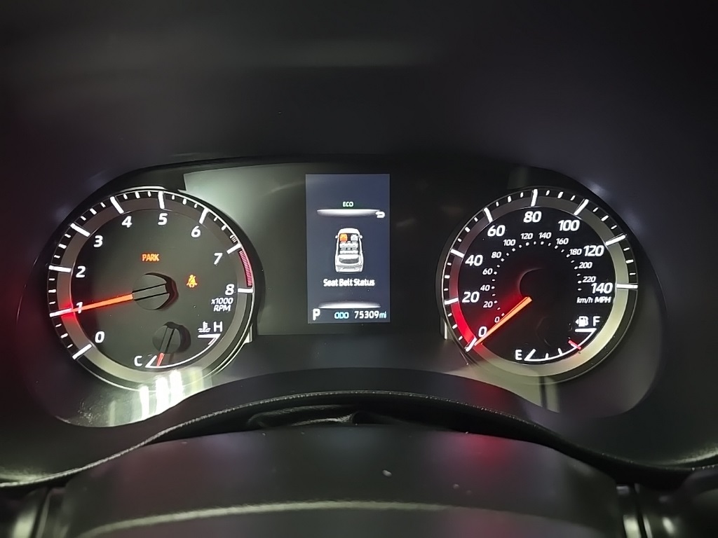 2022 Toyota Highlander LE photo 22