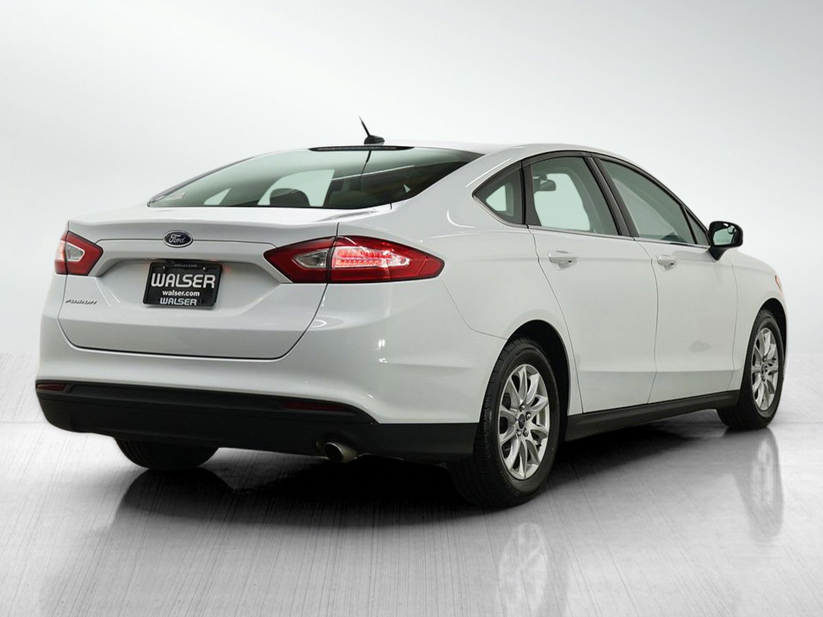 2016 Ford Fusion S photo 4