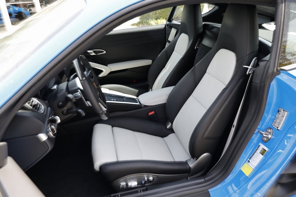 2025 Porsche Cayman Base photo 5