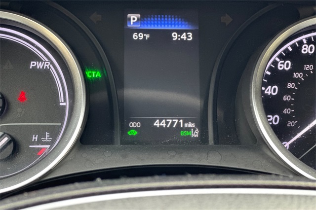 2022 Toyota Camry Hybrid LE photo 28