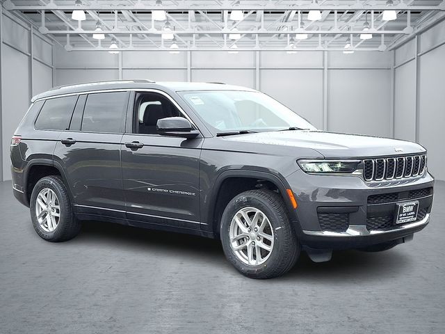 2023 Jeep Grand Cherokee Laredo photo 3