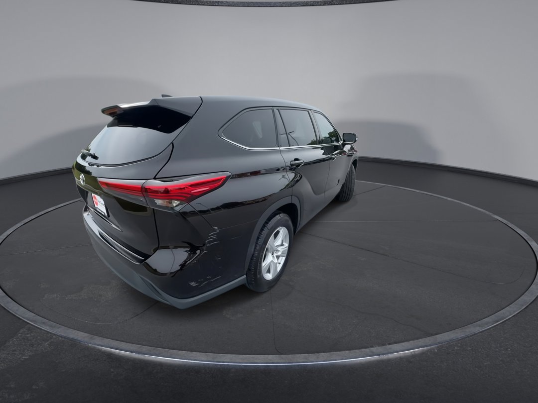 2022 Toyota Highlander L photo 7
