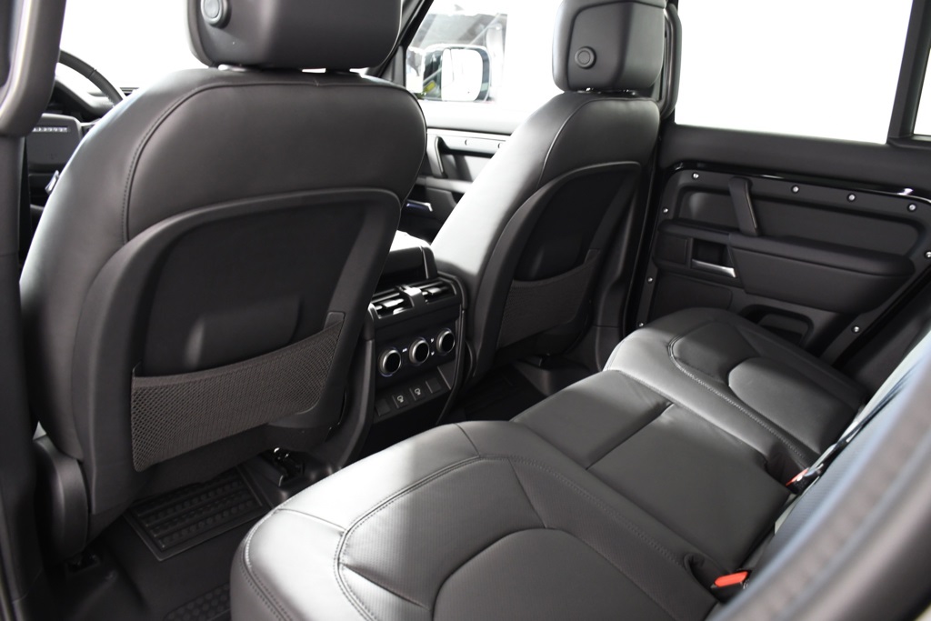 2025 Land Rover Defender 110 S photo 25