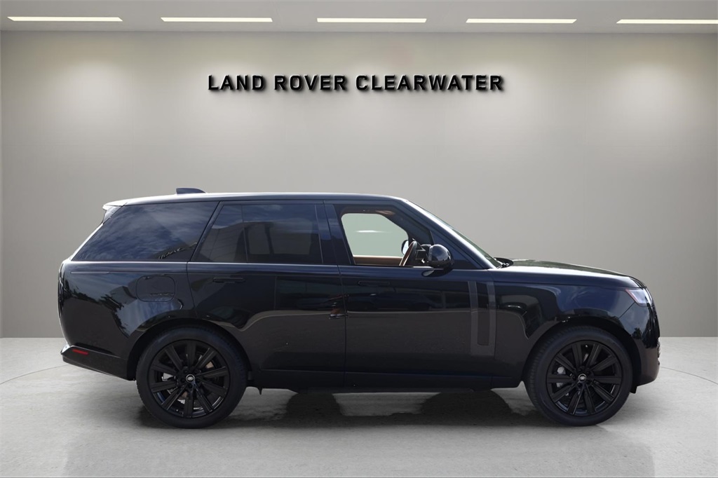 2025 Land Rover Range Rover SE photo 6