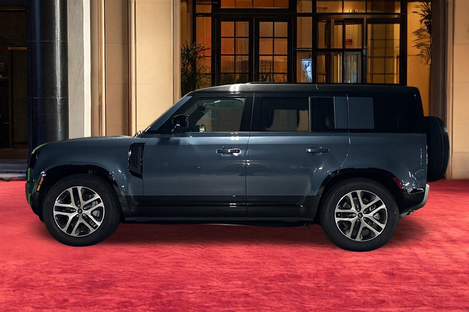 2025 Land Rover Defender X-Dynamic SE photo 2