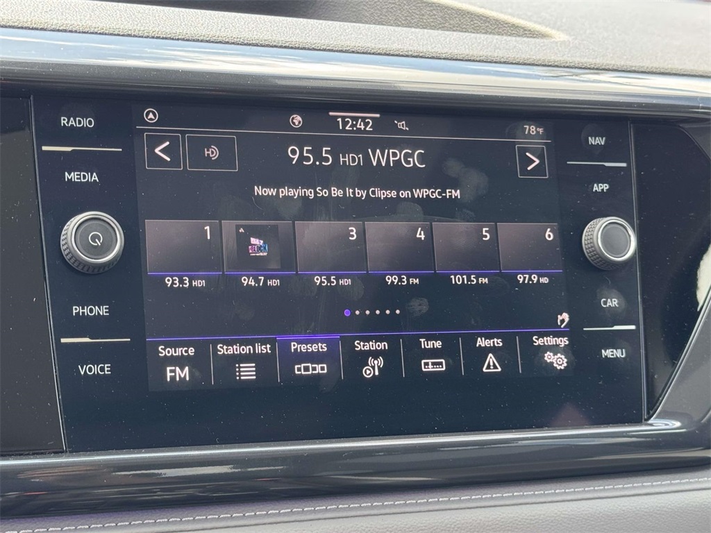 2022 Volkswagen Taos SEL photo 2