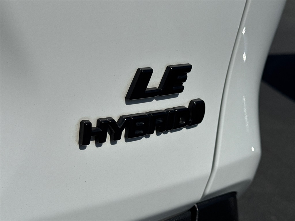 2021 Toyota RAV4 Hybrid LE photo 9