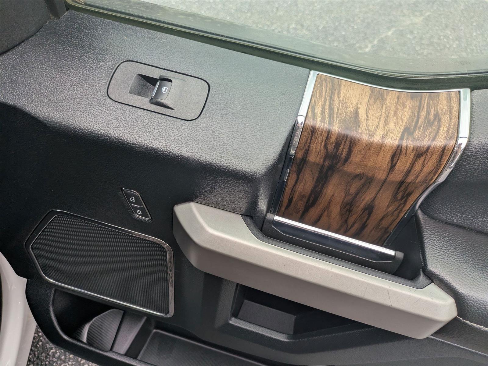 2019 Ford F-150 Lariat photo 28