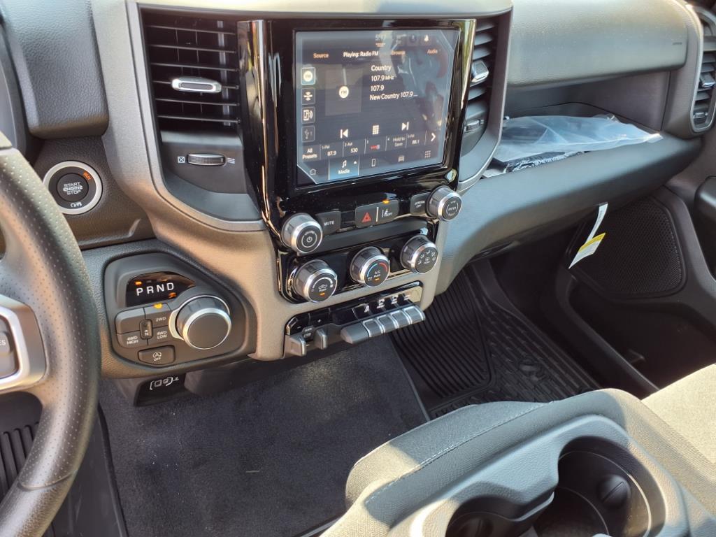 2025 Ram 1500 Tradesman photo 13
