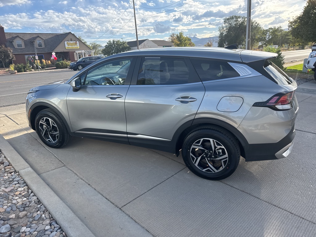 2024 Kia Sportage LX photo 4