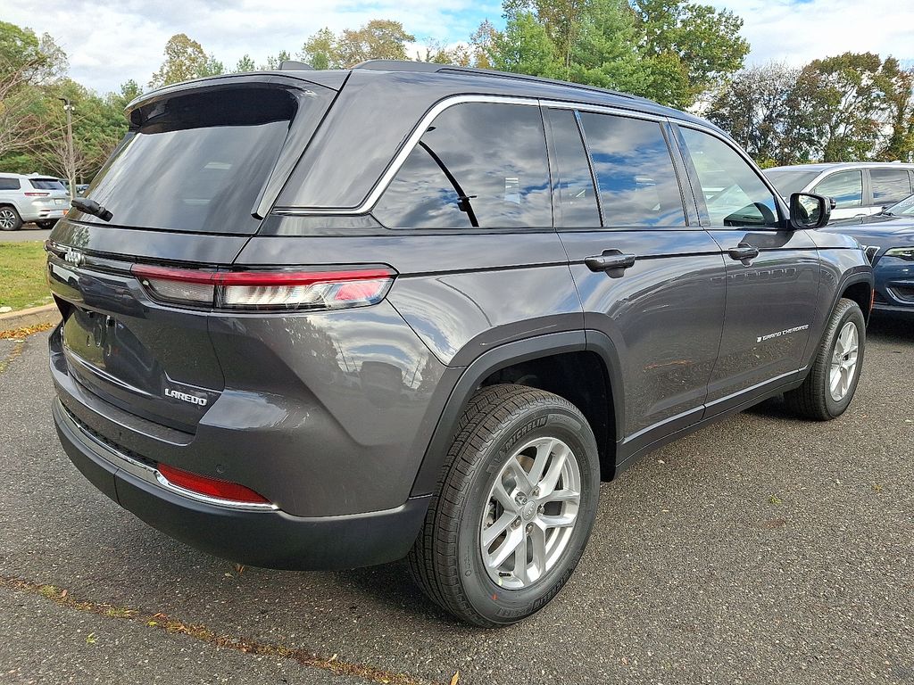 2025 Jeep Grand Cherokee Laredo X photo 4