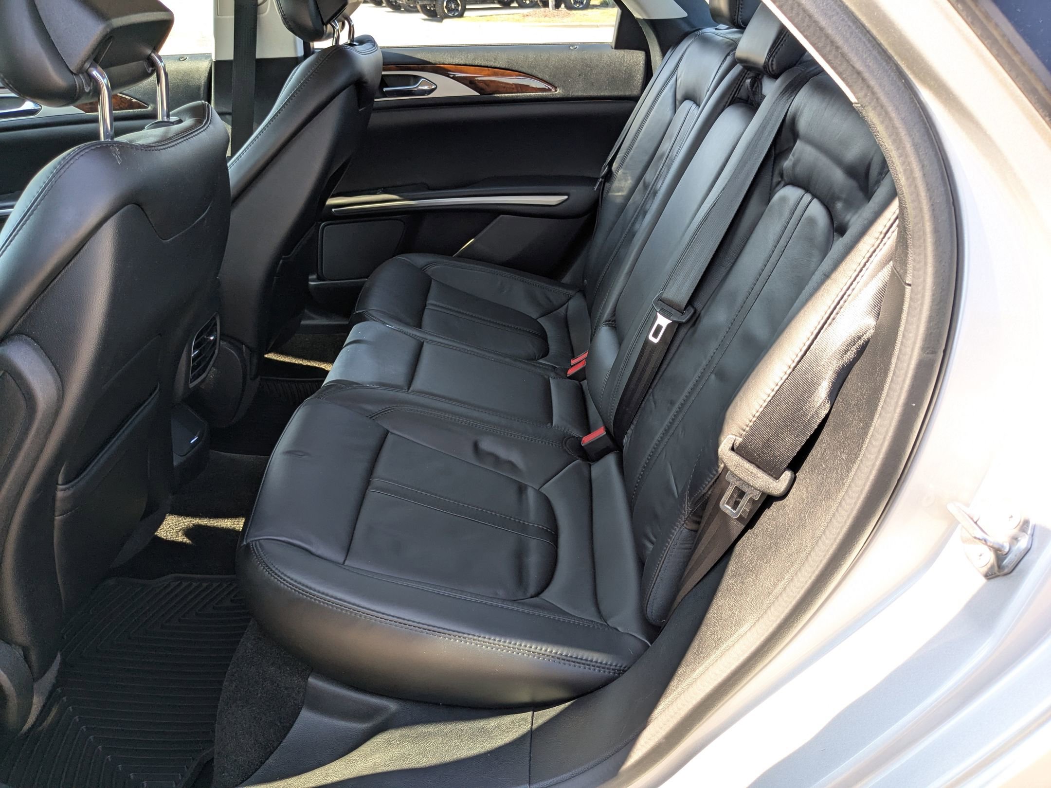 2016 Lincoln MKZ Base photo 30