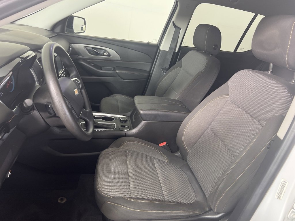 2019 Chevrolet Traverse LS photo 2