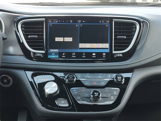 2026 Chrysler Pacifica photo 13