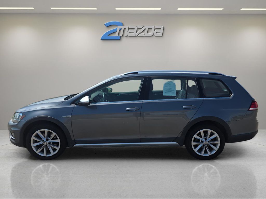 2019 Volkswagen Golf Alltrack S photo 2