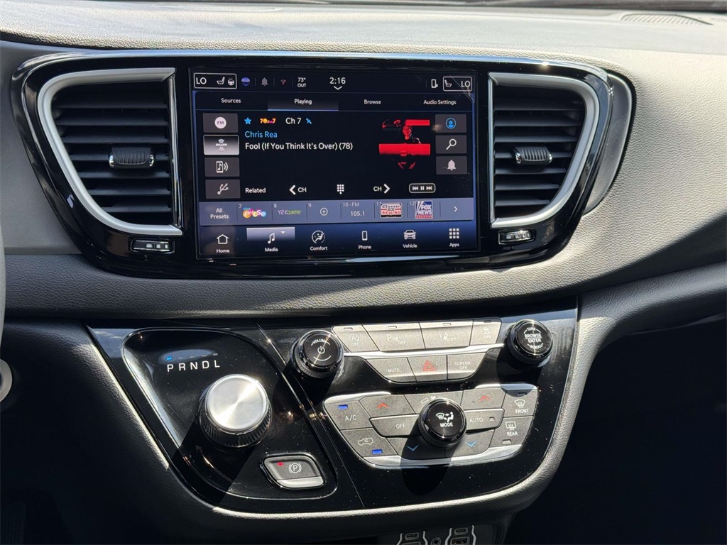 2025 Chrysler Voyager LX photo 18