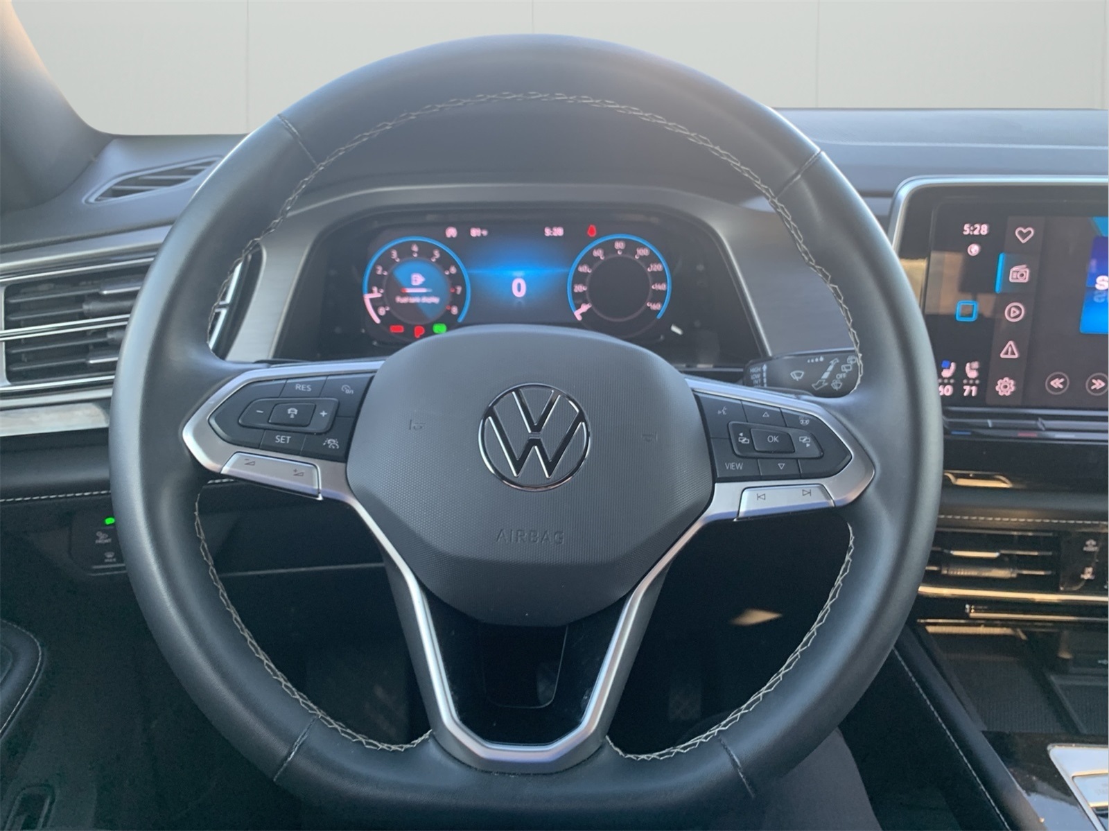 2024 Volkswagen Atlas Cross Sport SE Technology photo 13