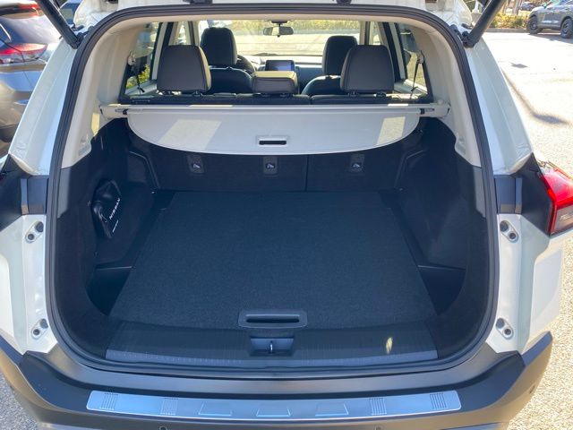 2023 Nissan Rogue SV photo 5