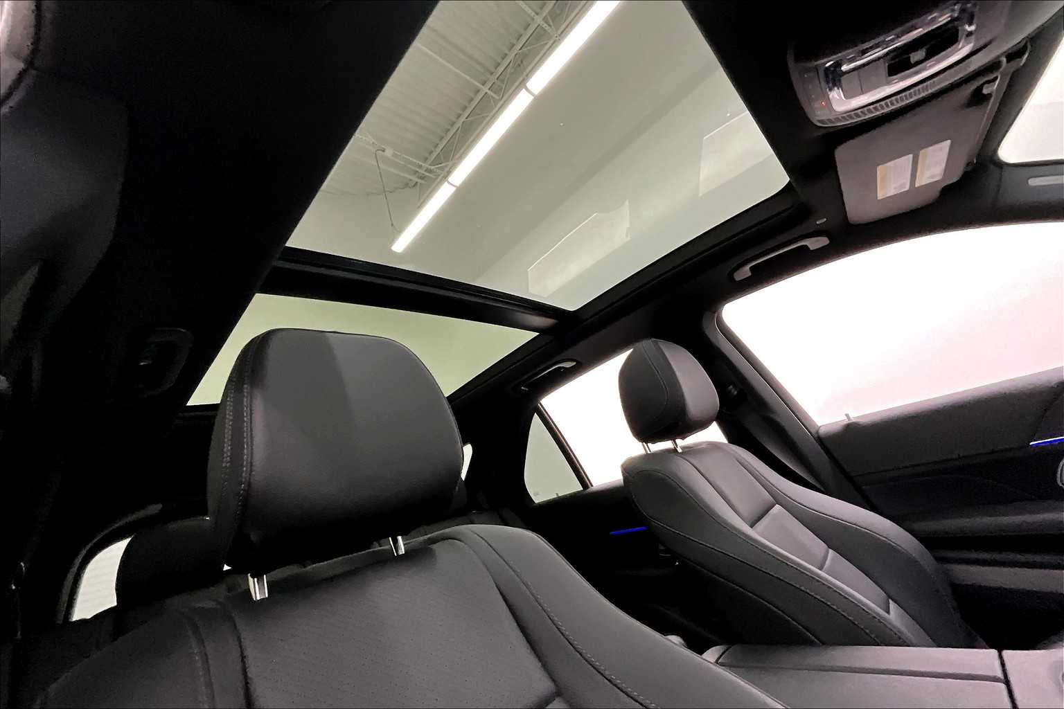 2025 Mercedes Benz GLE 350 4MATIC photo 4
