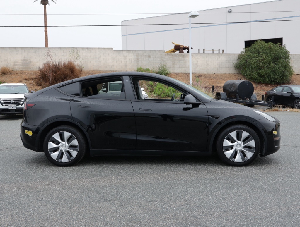 2022 Tesla Model Y Long Range photo 2