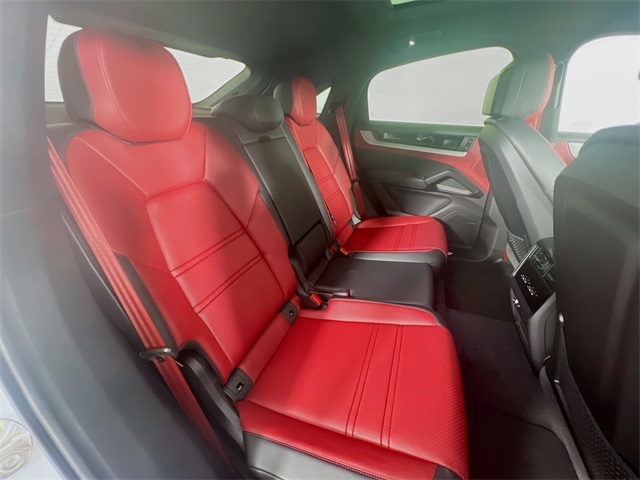 2025 Porsche Cayenne Coupe photo 26