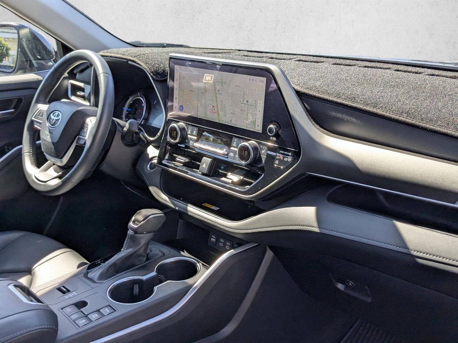 2024 Toyota Highlander Hybrid XLE photo 19