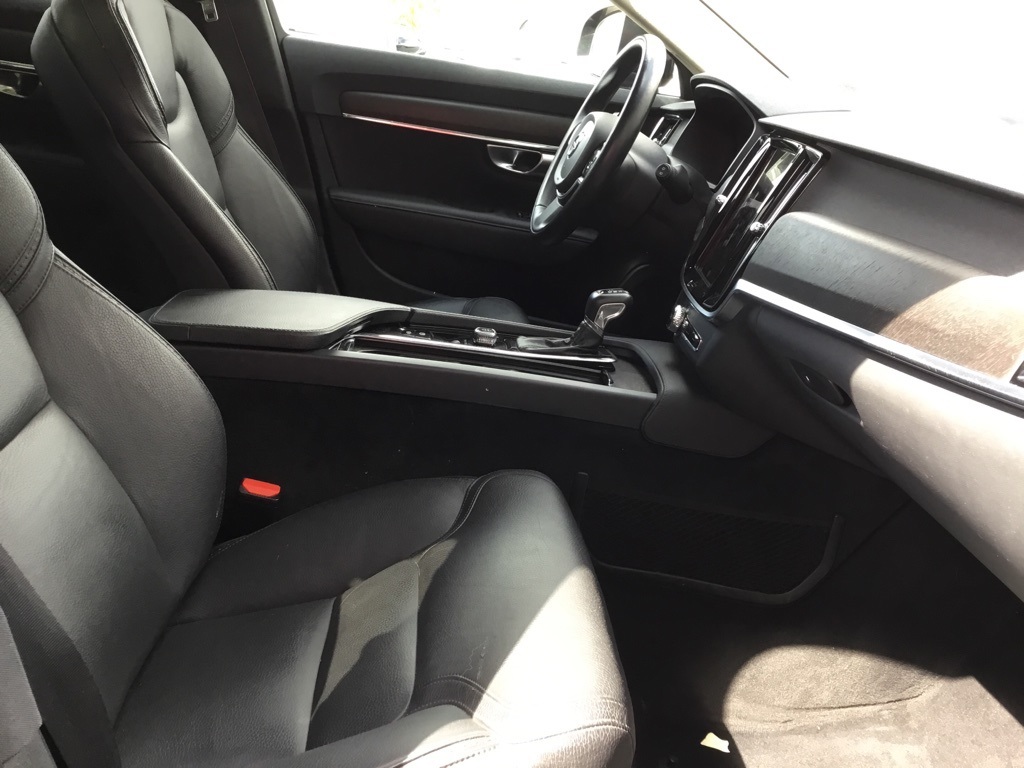 2020 Volvo V90 Cross Country T6 AWD photo 4
