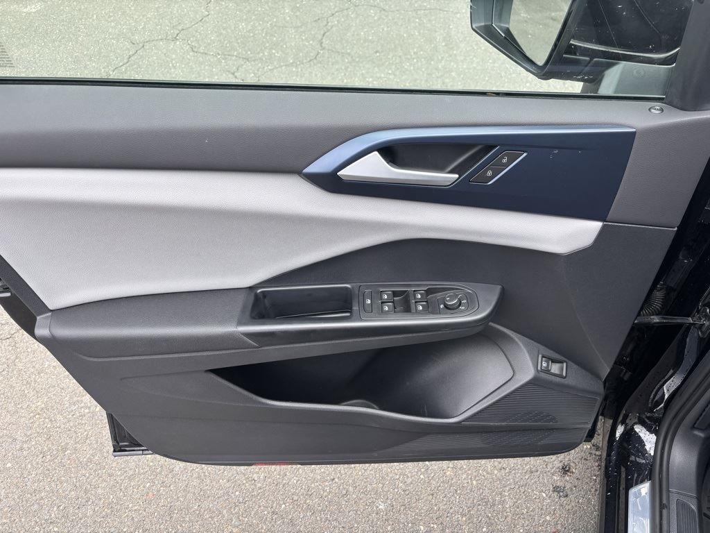 2022 Volkswagen Taos SE photo 8