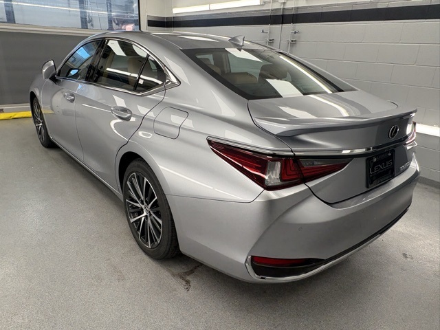 2024 Lexus ES 300h Premium photo 4