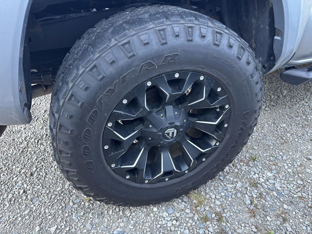2017 Toyota Tacoma TRD Sport photo 8