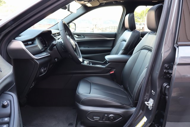 2025 Jeep Grand Cherokee Limited photo 10