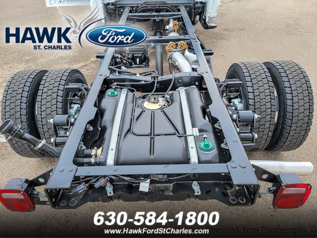 2025 FORD F-450 - Image 12