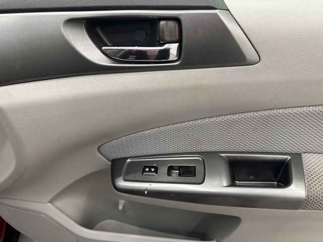 2012 Subaru Forester 2.5X Premium photo 9