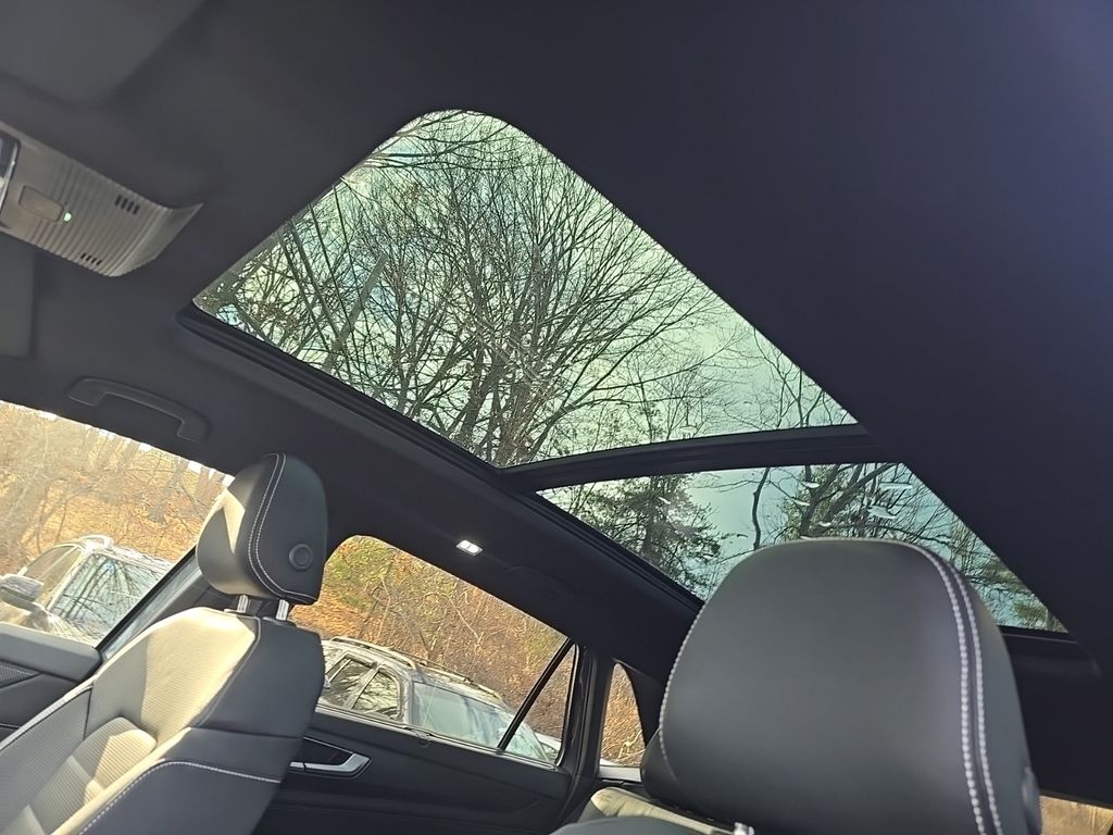 2025 Volkswagen Atlas Cross Sport SEL R-Line photo 13