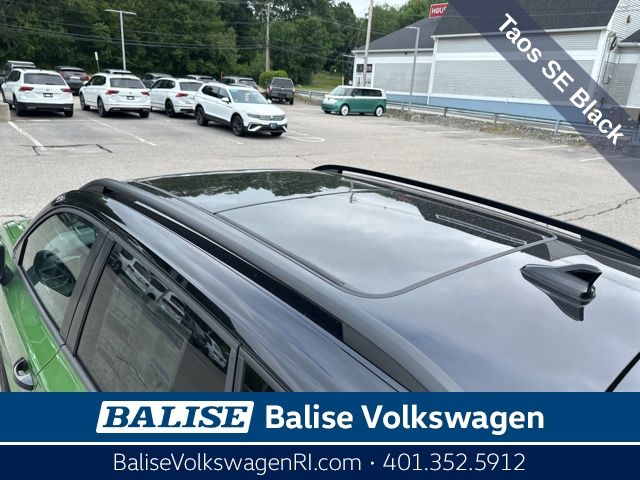 2025 Volkswagen Taos SE photo 4