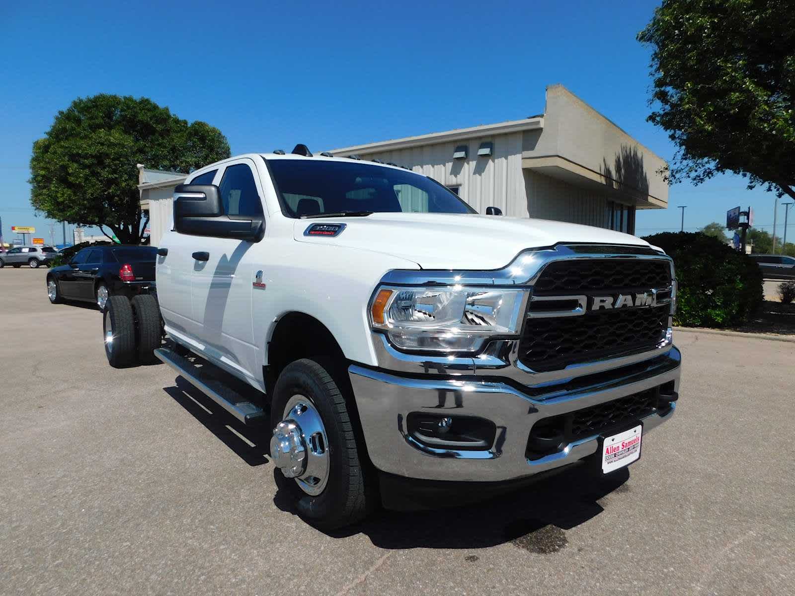 2024 Ram 3500 Tradesman photo 2