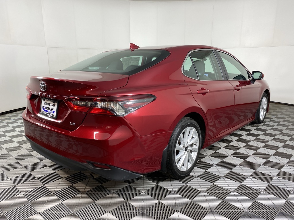 2022 Toyota Camry LE photo 19