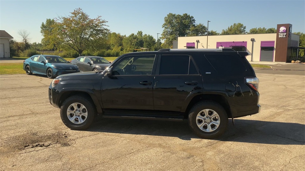 2019 Toyota 4Runner SR5 photo 5
