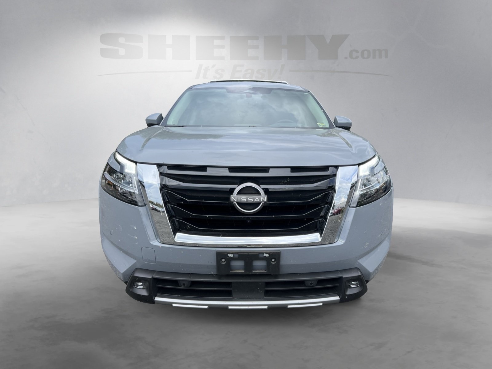 2022 Nissan Pathfinder Platinum photo 16