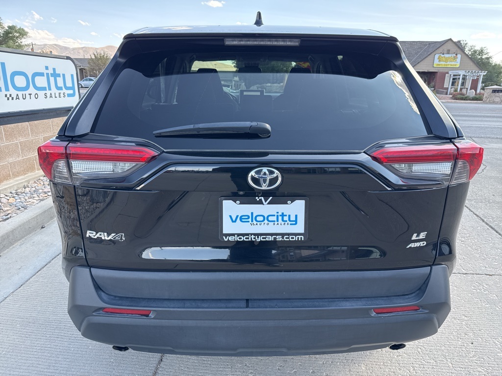 2024 Toyota RAV4 LE photo 4