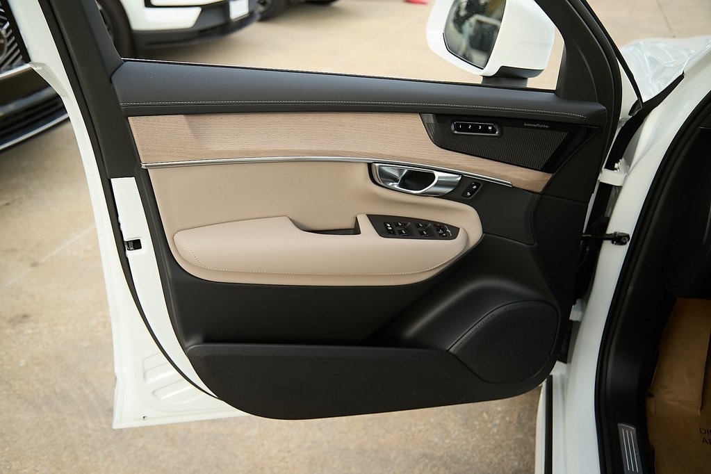 2026 VOLVO XC90 - Image 9