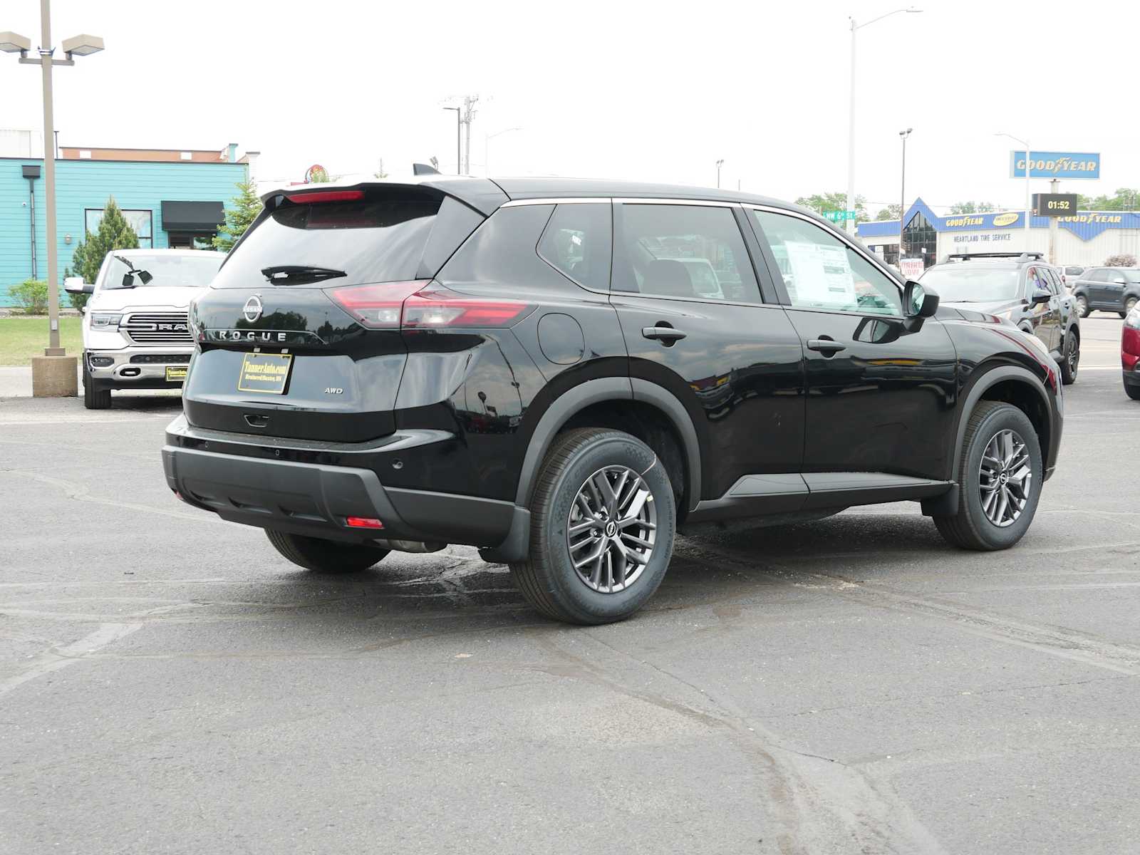 2025 Nissan Rogue S photo 4