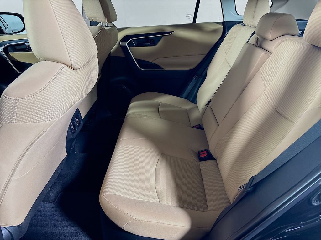 2021 Toyota RAV4 Hybrid LE photo 18