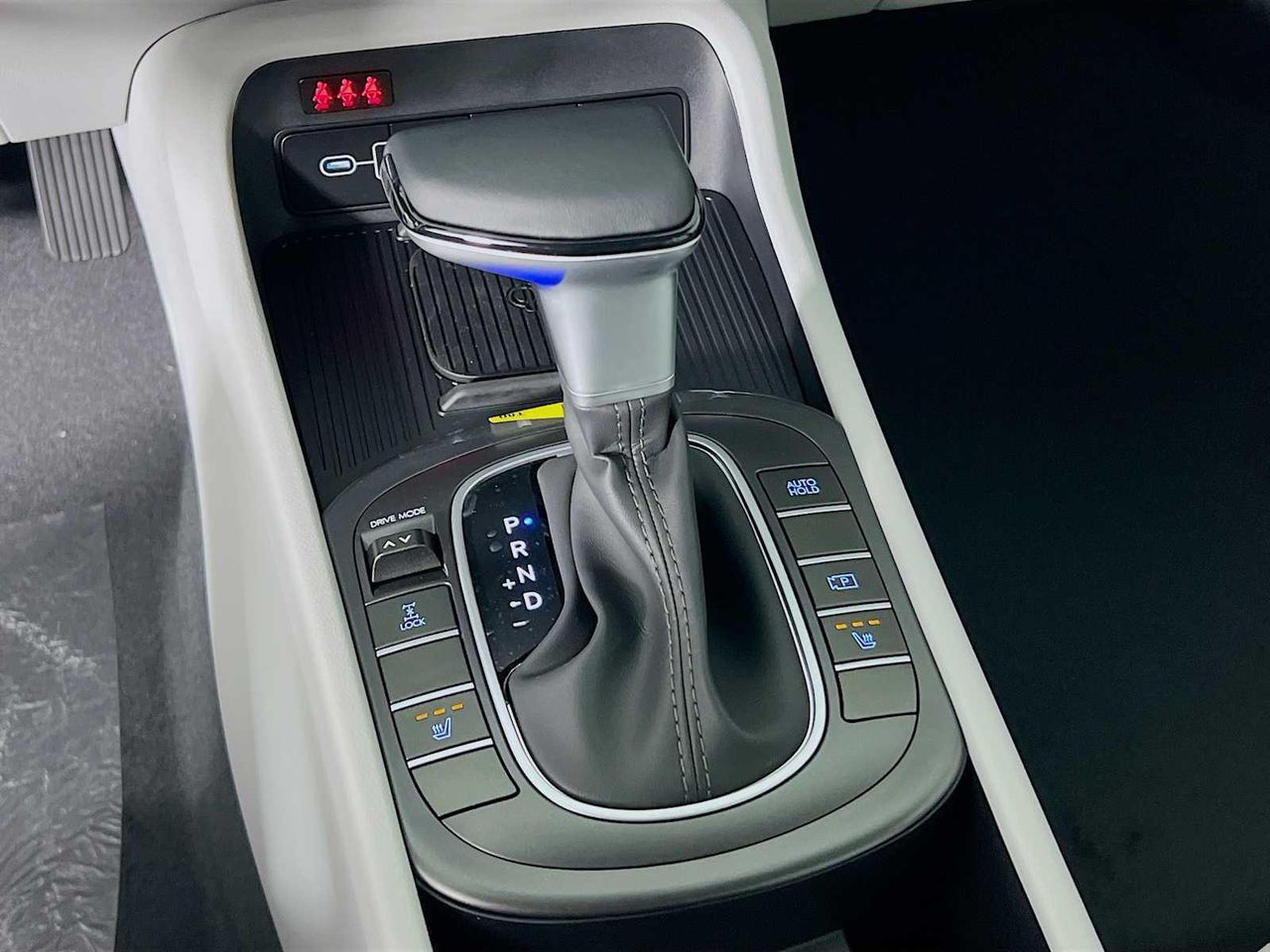 2026 Hyundai Kona SEL photo 8
