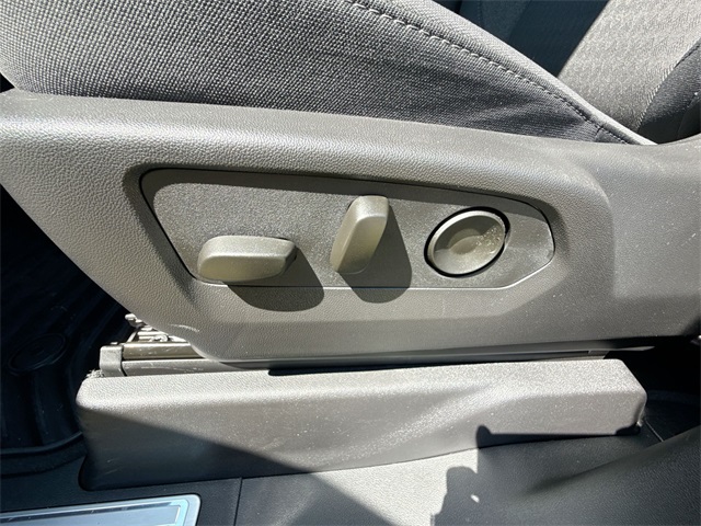 2025 Chevrolet Silverado 1500 LT photo 17