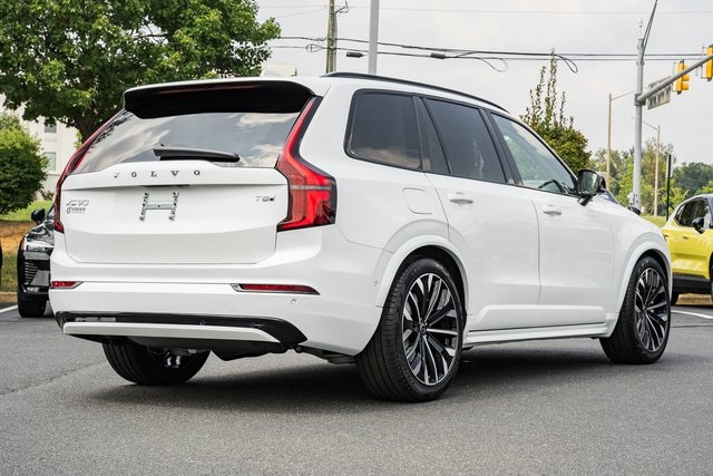 2026 Volvo XC90 T8 photo 2