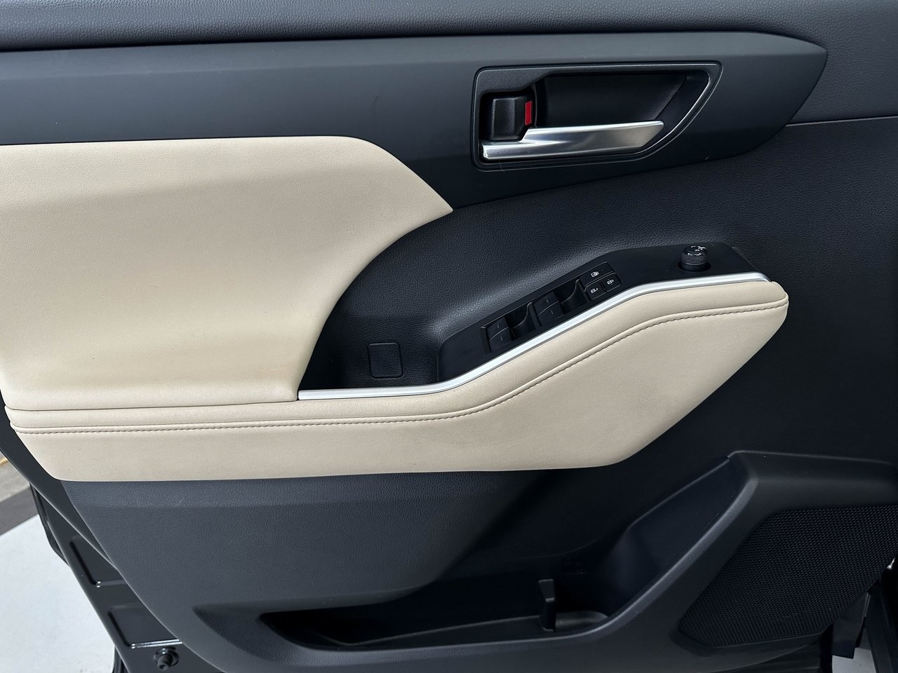 2024 Toyota Highlander Hybrid XLE photo 21